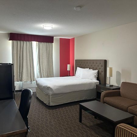 Ramada By Wyndham Estevan Zewnętrze zdjęcie