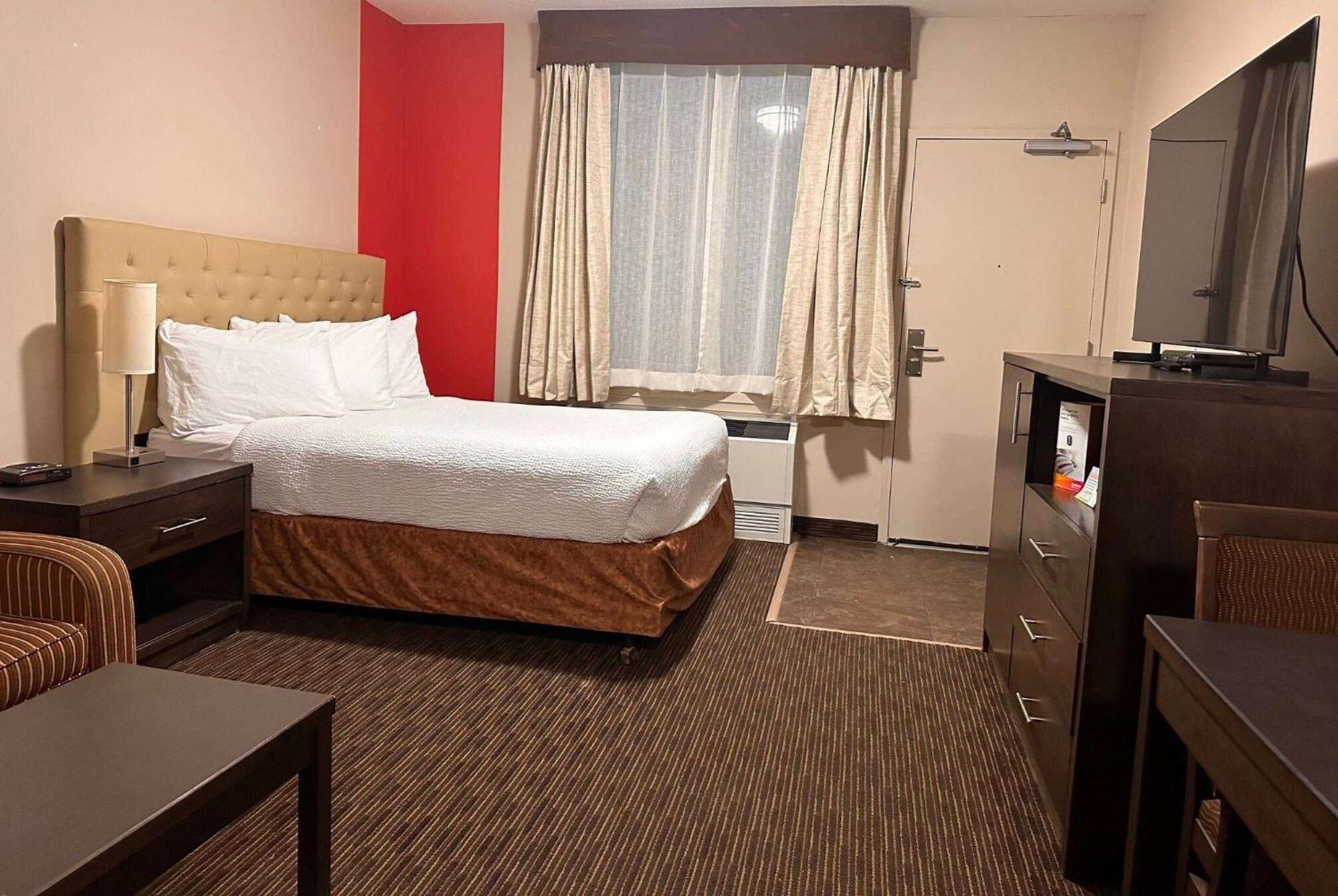 Ramada By Wyndham Estevan Zewnętrze zdjęcie