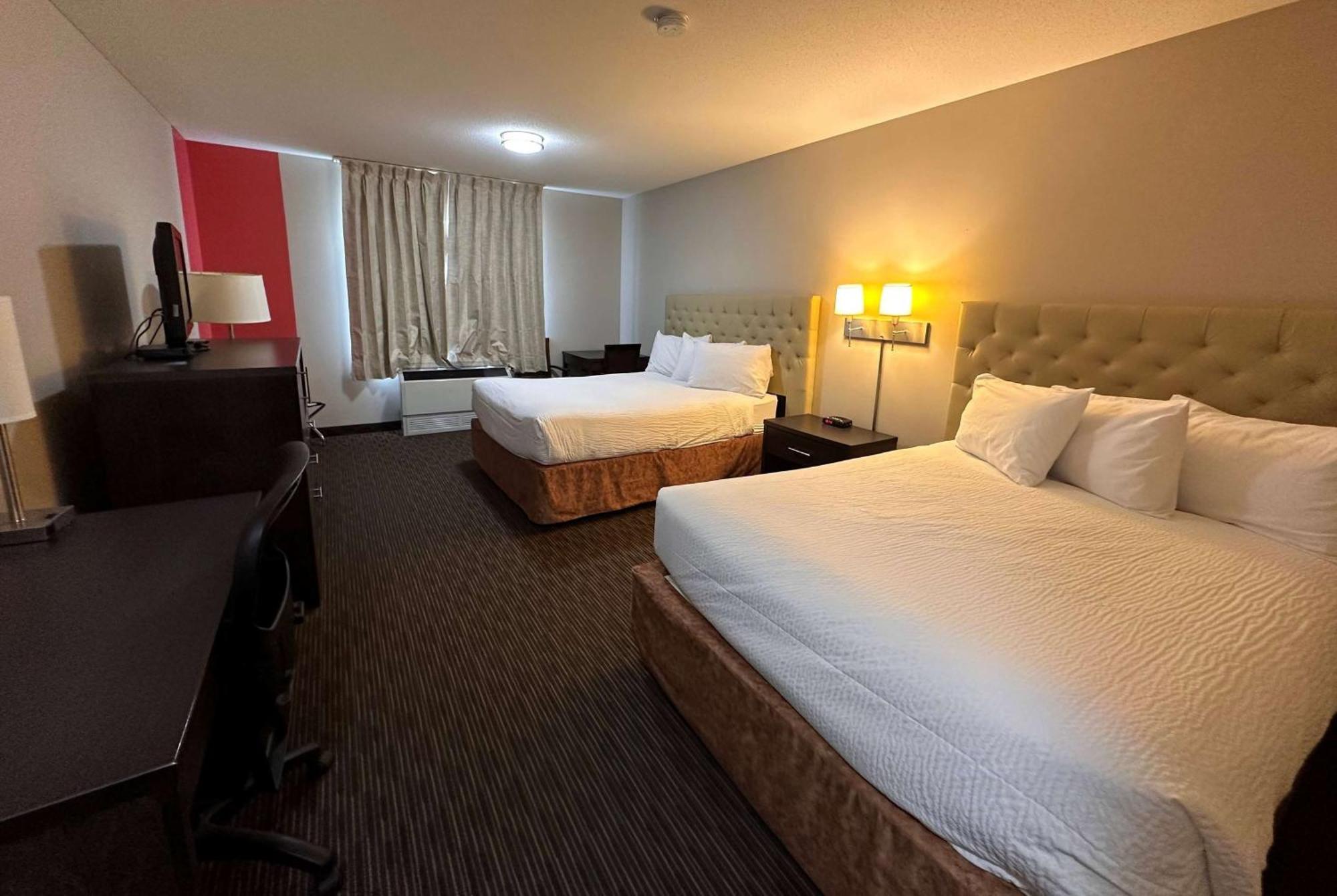 Ramada By Wyndham Estevan Zewnętrze zdjęcie