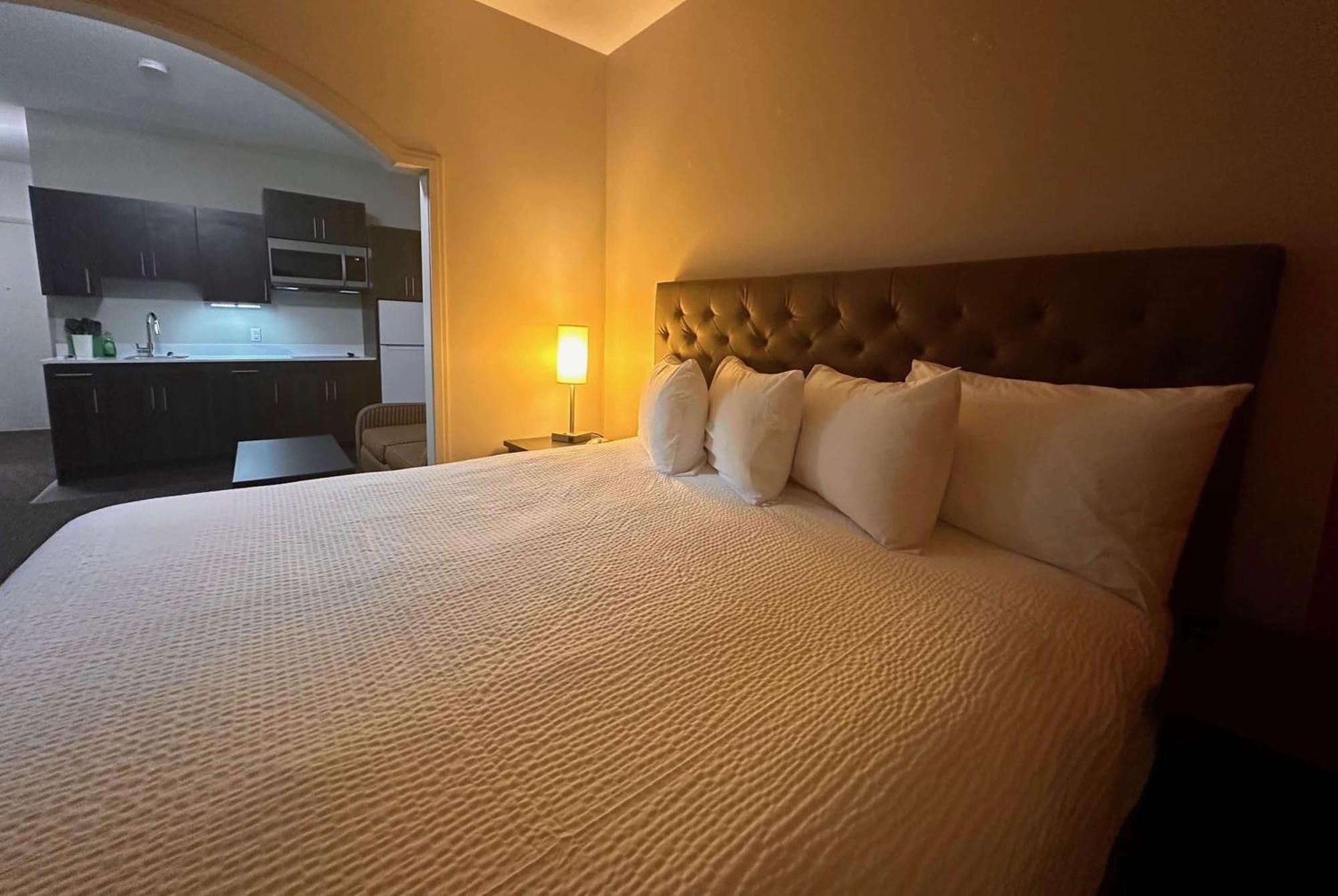 Ramada By Wyndham Estevan Zewnętrze zdjęcie