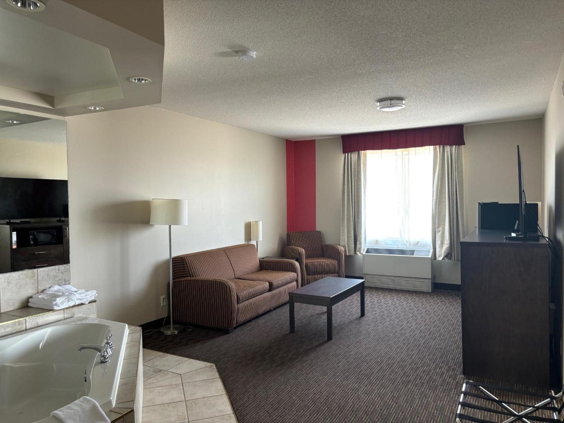 Ramada By Wyndham Estevan Zewnętrze zdjęcie